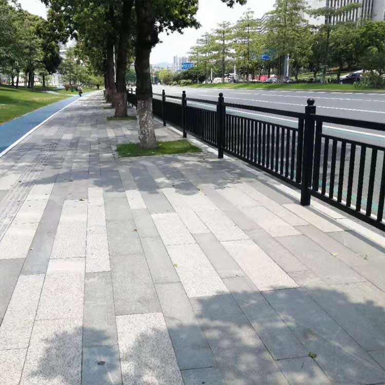 南沙市政道路改建工程交通栏杆重新安装